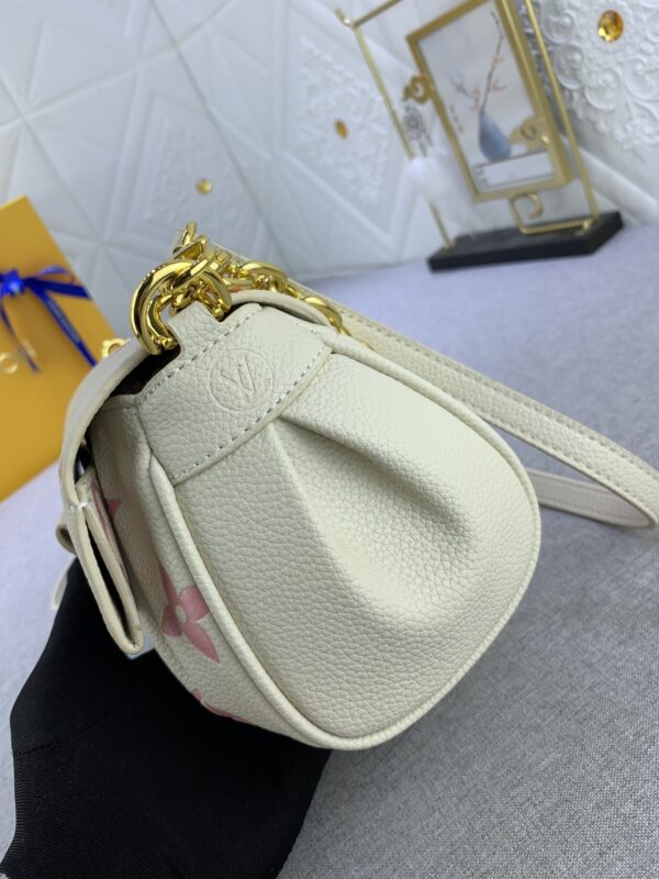 LOUIS VUITTON FAVOURITE BAG CREAM BEIGE 24CM M46393 - Image 7