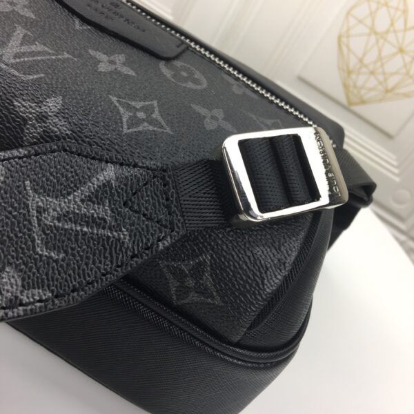 LOUIS VUITTON OUTDOOR MESSENGER BLACK 29CM M30233 - Image 3
