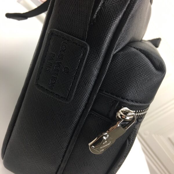 LOUIS VUITTON OUTDOOR MESSENGER BLACK 29CM M30233 - Image 4
