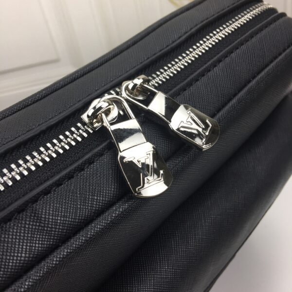 LOUIS VUITTON OUTDOOR MESSENGER BLACK 29CM M30233 - Image 7