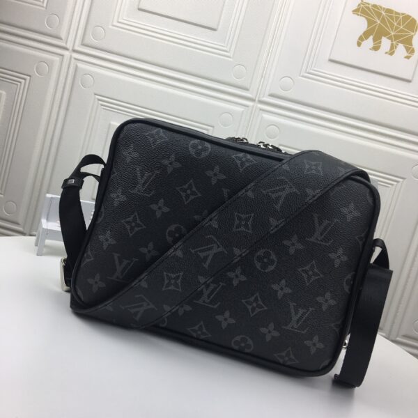 LOUIS VUITTON OUTDOOR MESSENGER BLACK 29CM M30233 - Image 6