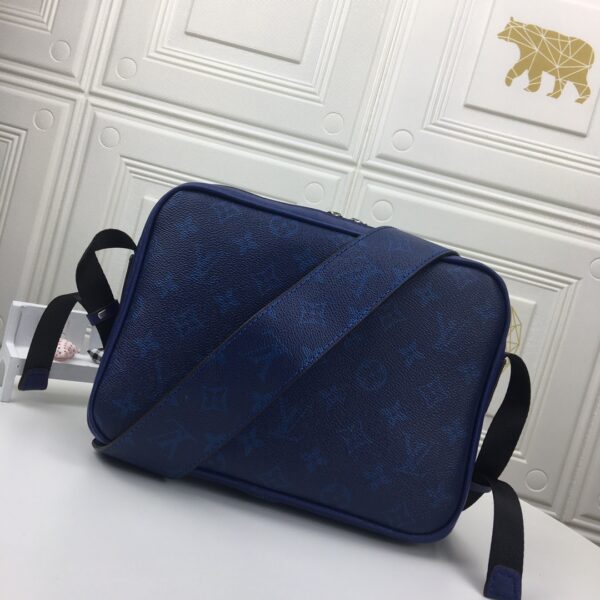 LOUIS VUITTON OUTDOOR MESSENGER NAVY BLUE 29CM M30242 - Image 6