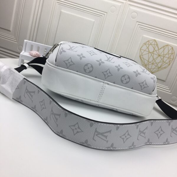 LOUIS VUITTON OUTDOOR MESSENGER SLIVER 29CM M30243 - Image 2