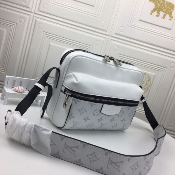 LOUIS VUITTON OUTDOOR MESSENGER SLIVER 29CM M30243 - Image 7