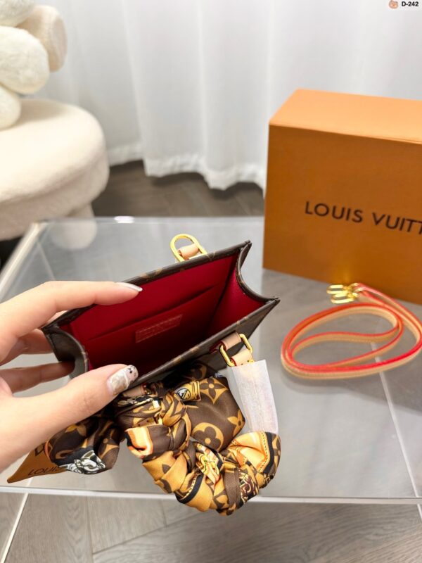 LOUIS VUITTON PETIT SAC PLAT 18CM M69442 - Image 4