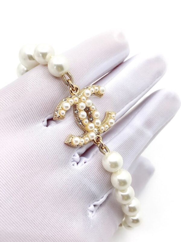 CHANEL METALLIC SILVER TONE COCO FAUX PEARL CC NECKLACE - Image 6