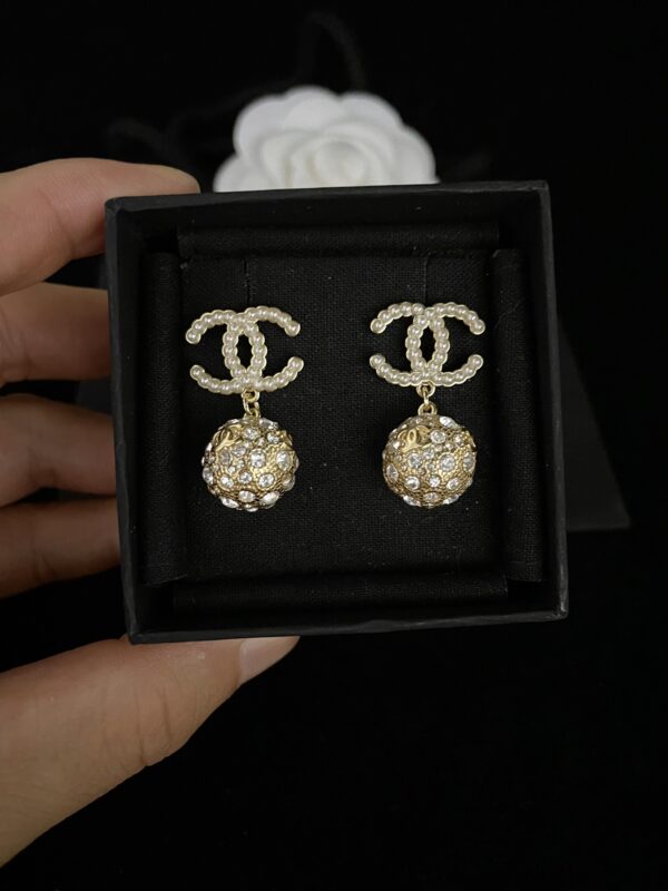 CHANEL NEW CC GOLD BALL CRYSTAL PEARL DROP EARRINGS - Image 7