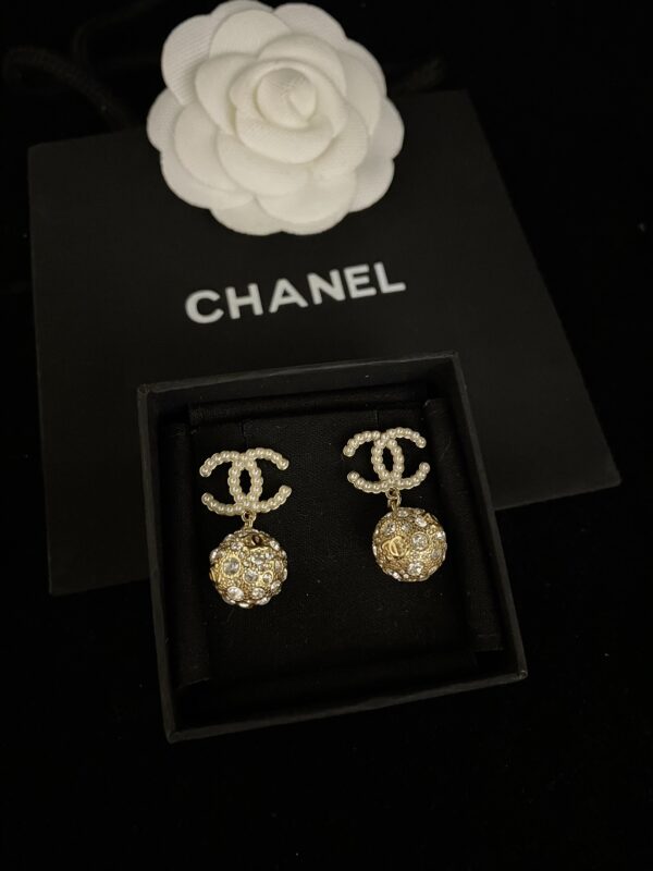CHANEL NEW CC GOLD BALL CRYSTAL PEARL DROP EARRINGS - Image 5