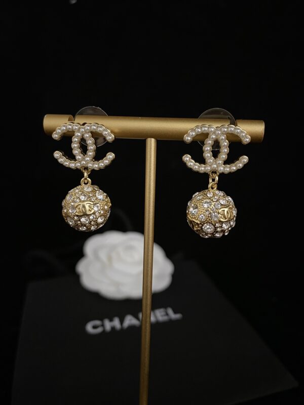 CHANEL NEW CC GOLD BALL CRYSTAL PEARL DROP EARRINGS - Image 6