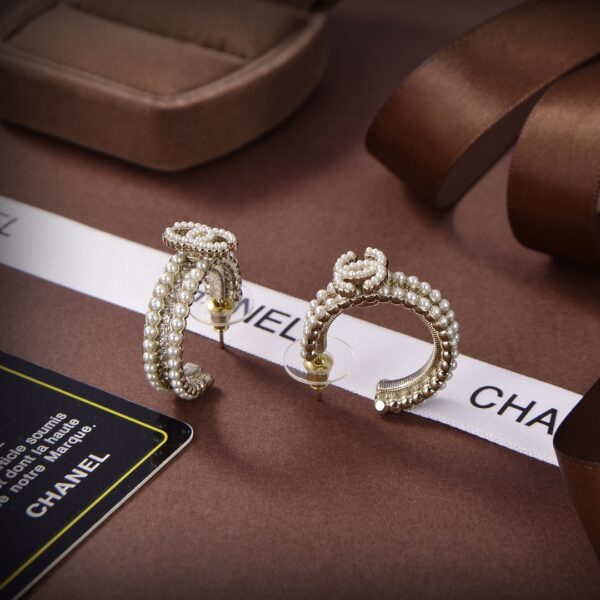 CHANEL METAL STRASS EARRINGS - Image 4