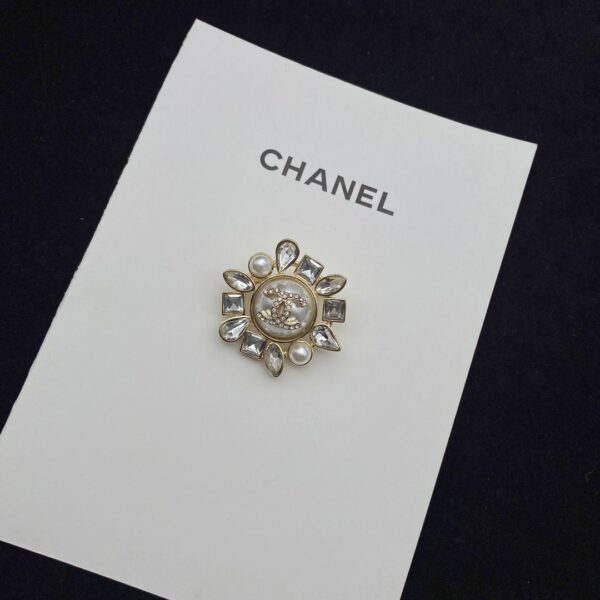 CHANEL CC CRYSTAL PEARL BROOCH - Image 5