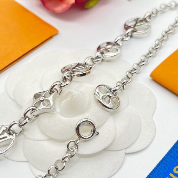 LOUIS VUITTON SILVER NECKLACE - Image 5