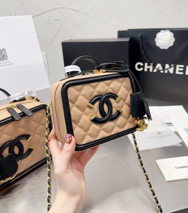 CHANEL CAVIAR QUILTED SMALL CC FILIGREE VANITY CASE BEIGE 17CM - Image 4