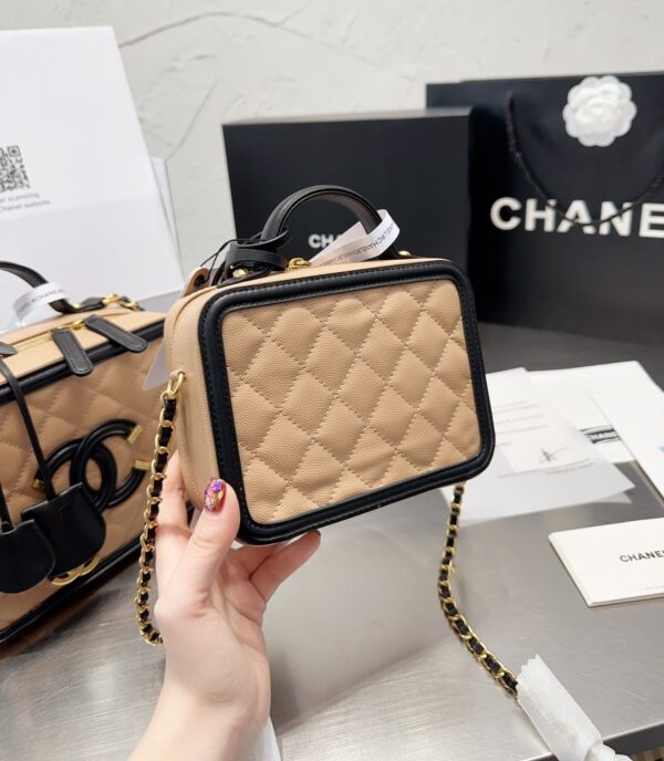 CHANEL CAVIAR QUILTED SMALL CC FILIGREE VANITY CASE BEIGE 17CM - Image 3