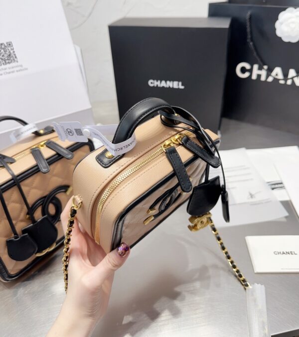 CHANEL CAVIAR QUILTED SMALL CC FILIGREE VANITY CASE BEIGE 17CM - Image 5