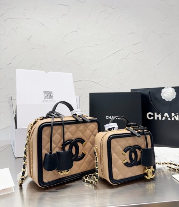 CHANEL CAVIAR QUILTED SMALL CC FILIGREE VANITY CASE BEIGE 21CM - Image 3