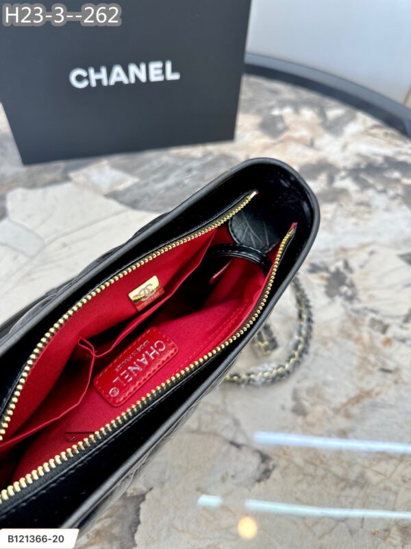 CHANEL GABRIELLE HOBO BAG DIAMOND GABRIELLE BLACK 20CM - Image 2