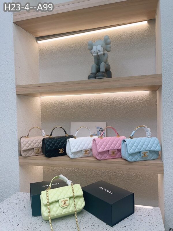 CHANEL 22B FLAP BAG WITH GOLD HARDWARE TOP HANDLE WHITE 21CM AS2431 - Image 3
