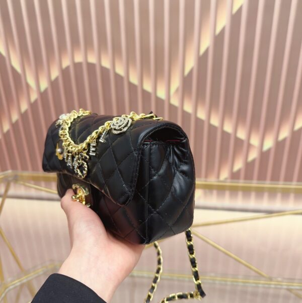 CHANEL CLASSIC CHARM BLACK 22CM - Image 6
