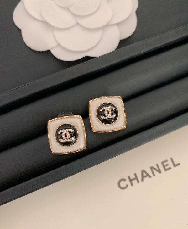 CHANEL STUD EARRINGS BLACK - Image 5
