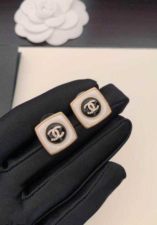 CHANEL STUD EARRINGS BLACK - Image 3