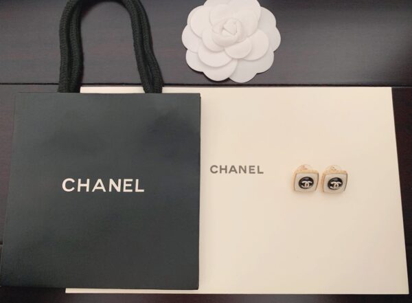 CHANEL STUD EARRINGS BLACK - Image 2