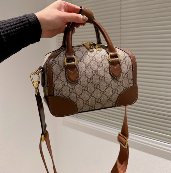 GUCCI SMALL DUFFLE BAG WITH INTERLOCKING G IN BROWN 23CM 696014 92THG 8563 - Image 3