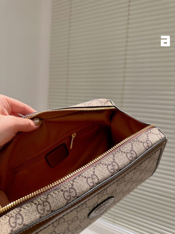 GUCCI TOILETRY BAG WITH INTERLOCKING G 26CM BROWN ‎730116 92TCG 8563 - Image 2