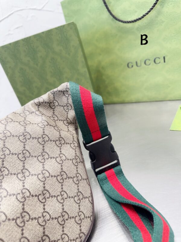 GUCCI BROWN GG SUPREME UFO CANVAS BELT BAG 40CM - Image 3