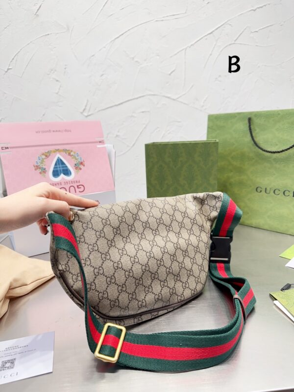GUCCI BROWN GG SUPREME UFO CANVAS BELT BAG 40CM - Image 4
