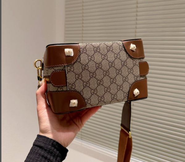 GUCCI SMALL DUFFLE BAG WITH INTERLOCKING G IN BROWN 23CM 696014 92THG 8563 - Image 6