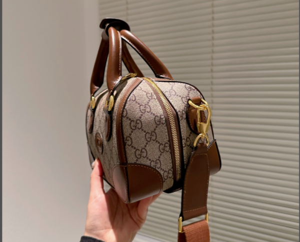 GUCCI SMALL DUFFLE BAG WITH INTERLOCKING G IN BROWN 23CM 696014 92THG 8563 - Image 7