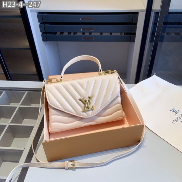 LOUIS VUITTON HOLD ME BAG LIGHT BEIGE 27CM M21720 - Image 2