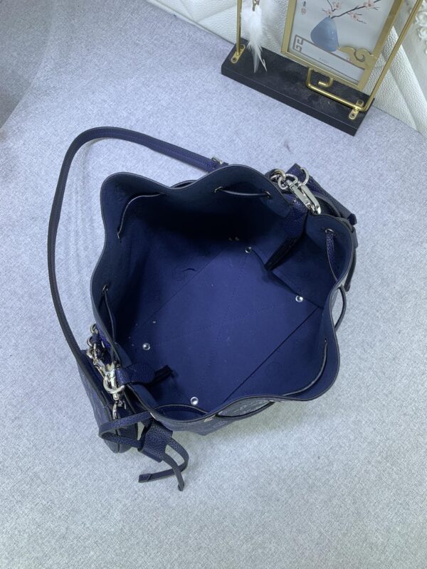 LOUIS VUITTON BELLA NAVY BLUE 22CM M21096 - Image 2