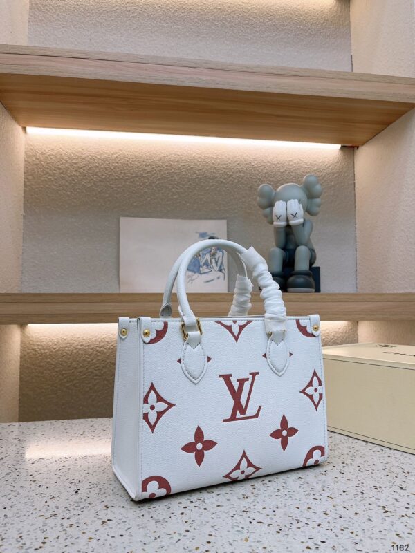 LOUIS VUITTON ONTHEGO PM WHITE AND WINE RED 25CM M46286 - Image 4