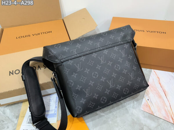 LOUIS VUITTON MESSENGER PM VOYAGER BLACK 32CM M40511 - Image 4
