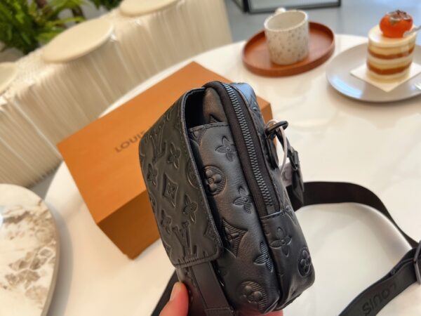 LOUIS VUITTON DOUBLE PHONE POUCH NM BLACK 18CM M81323 - Image 4
