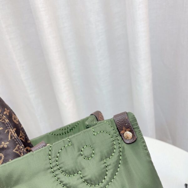 LOUIS VUITTON ONTHEGO PILLOW HANDBAG DARK GREEN 32CM M21053 - Image 4