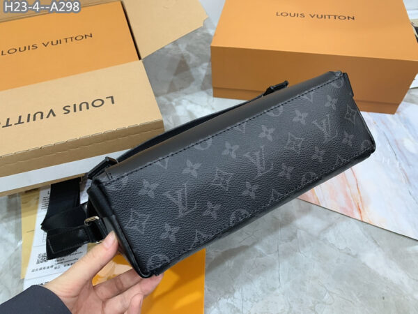 LOUIS VUITTON MESSENGER PM VOYAGER BLACK 32CM M40511 - Image 6