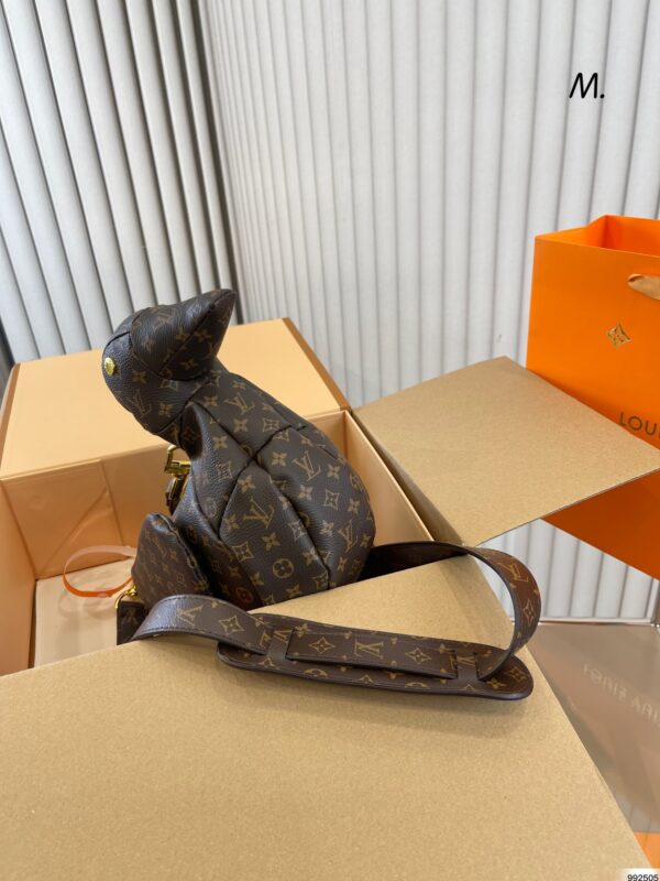 LOUIS VUITTON DUCK BAG BROWN 31CM M45990 - Image 7