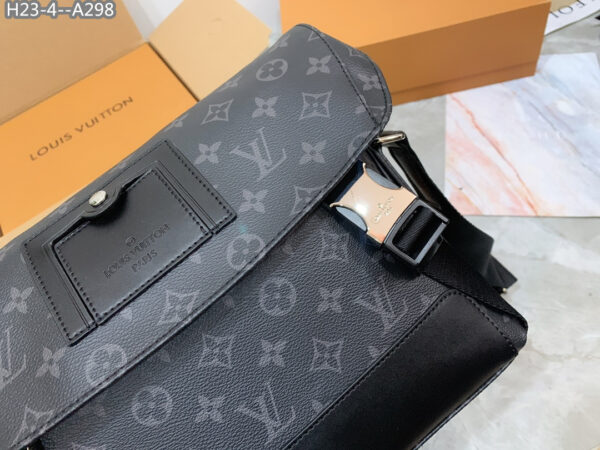 LOUIS VUITTON MESSENGER PM VOYAGER BLACK 32CM M40511 - Image 9