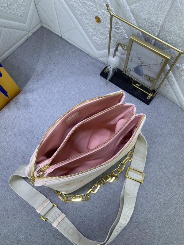LOUIS VUITTON BOLSO COUSSIN PM CREAM 26CM M22398 - Image 2