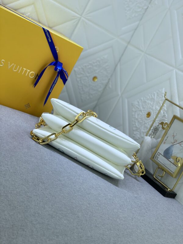LOUIS VUITTON BOLSO COUSSIN PM LIGHT CREAM 26CM M21209 - Image 8