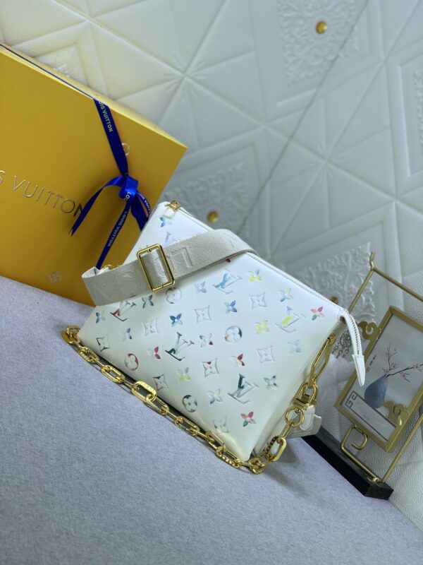 LOUIS VUITTON BOLSO COUSSIN PM LIGHT CREAM 26CM M21209 - Image 9
