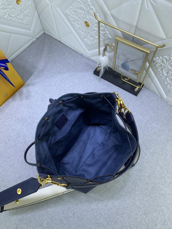 LOUIS VUITTON LOCKME BUCKET NAVY BLUE 23CM M21910 - Image 8
