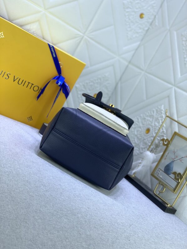 LOUIS VUITTON LOCKME BUCKET NAVY BLUE 23CM M21910 - Image 4