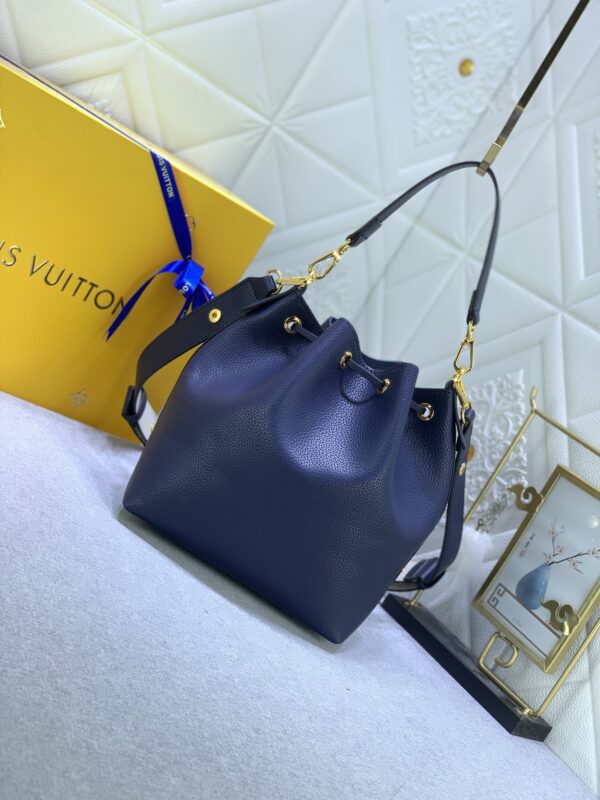 LOUIS VUITTON LOCKME BUCKET NAVY BLUE 23CM M21910 - Image 3