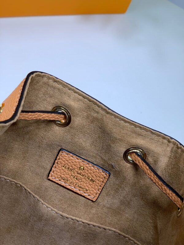 LOUIS VUITTON LOCKME BUCKET BROWN 23CM - Image 9