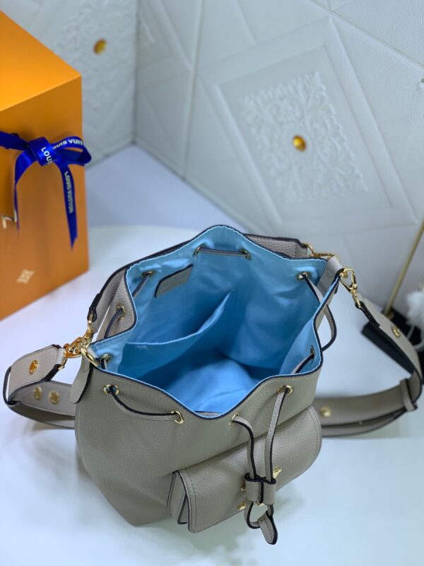 LOUIS VUITTON LOCKME BUCKET WHITE 23CM - Image 2