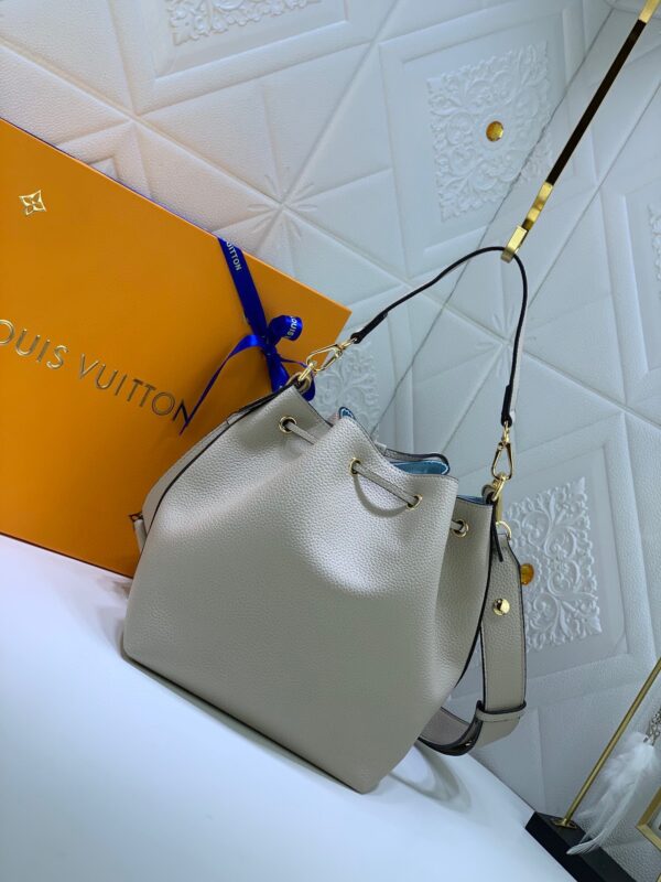 LOUIS VUITTON LOCKME BUCKET WHITE 23CM - Image 5